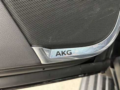 Used 2025 Cadillac Escalade Sport Platinum w/ LPO, ONYX Package image 28