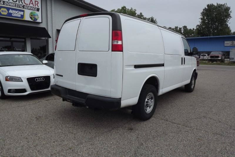 Used 2017 Chevrolet Express 2500 RWD image 4