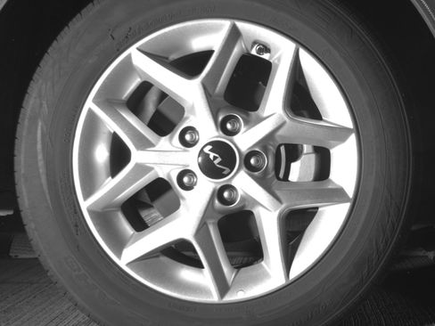 Used 2025 Kia Soul LX w/ LX Technology Package image 13