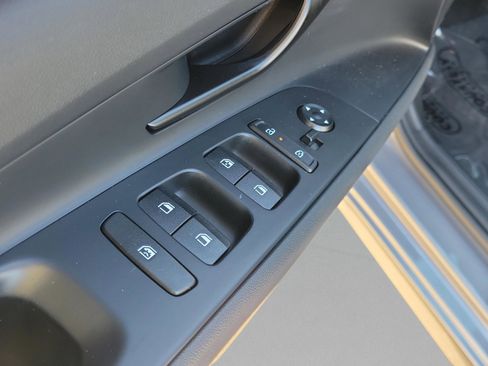 Used 2025 Hyundai Elantra SEL image 18