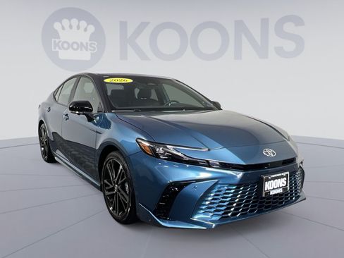 Used 2026 Toyota Camry XSE w/ Premium Plus Package FWD image 2