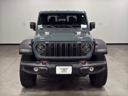 Used 2025 Jeep Gladiator Rubicon w/ Convenience Group AWD/4WD image 4