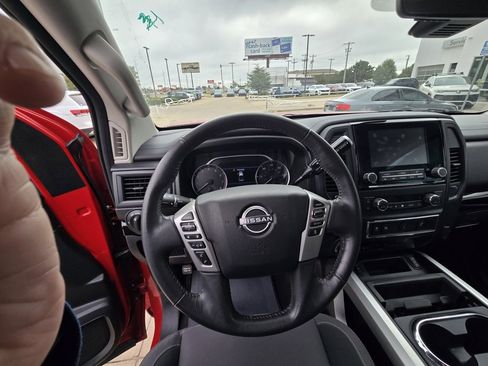 Used 2024 Nissan Titan SV w/ SV Convenience Package image 13