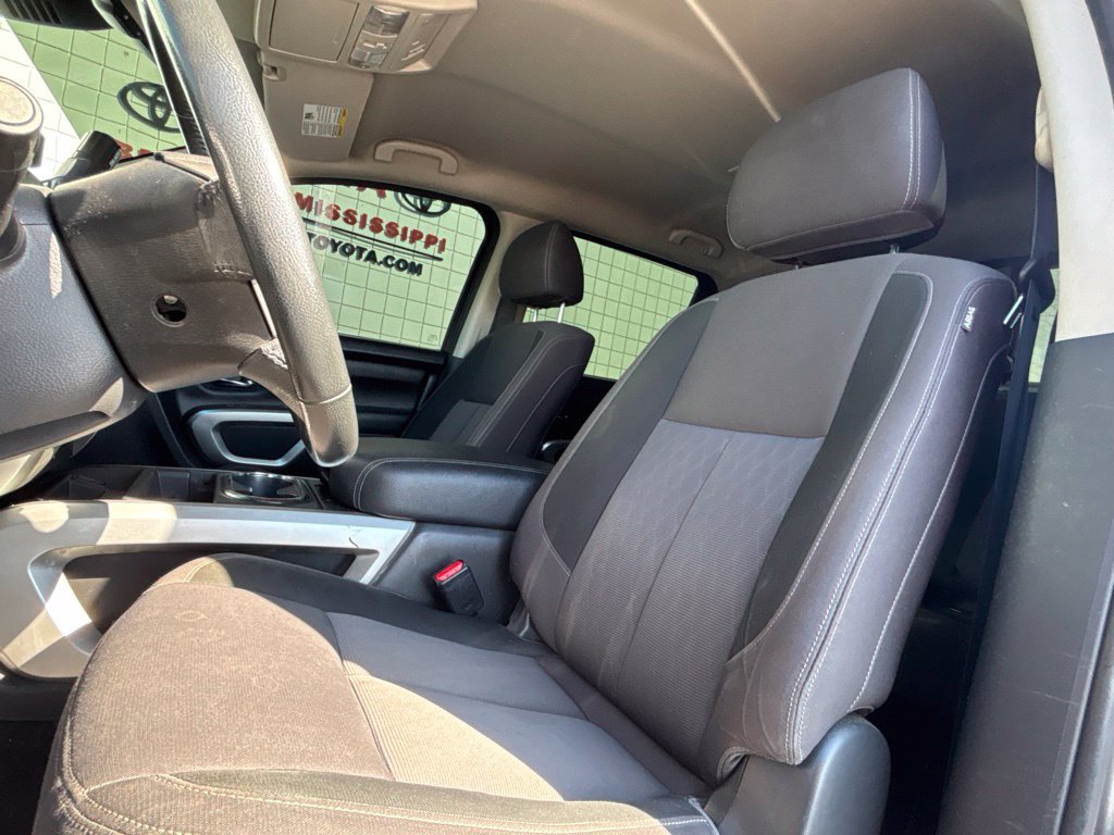 Used 2021 Nissan Titan SV w/ SV Convenience Package RWD image 12