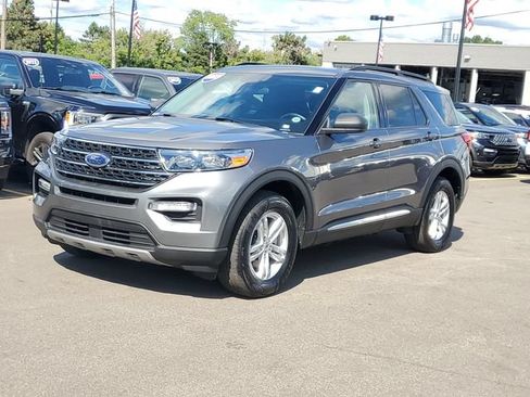 Certified 2023 Ford Explorer XLT w/ Equipment Group 202A AWD/4WD image 2