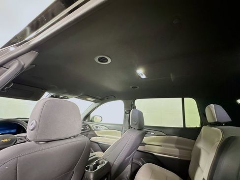 Used 2025 Chevrolet Traverse LT image 13