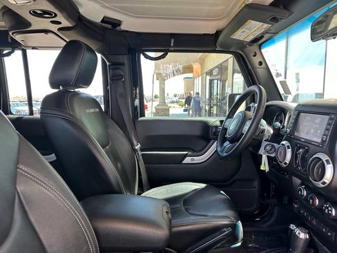 Used 2017 Jeep Wrangler Unlimited Rubicon w/ Cold Weather Group AWD/4WD image 30