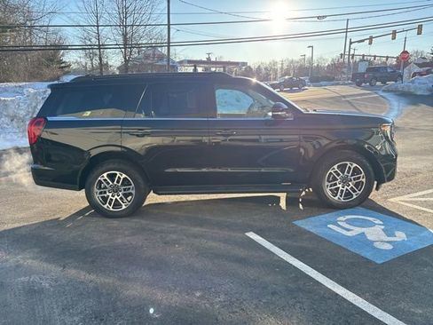 Used 2025 Ford Expedition Active image 2