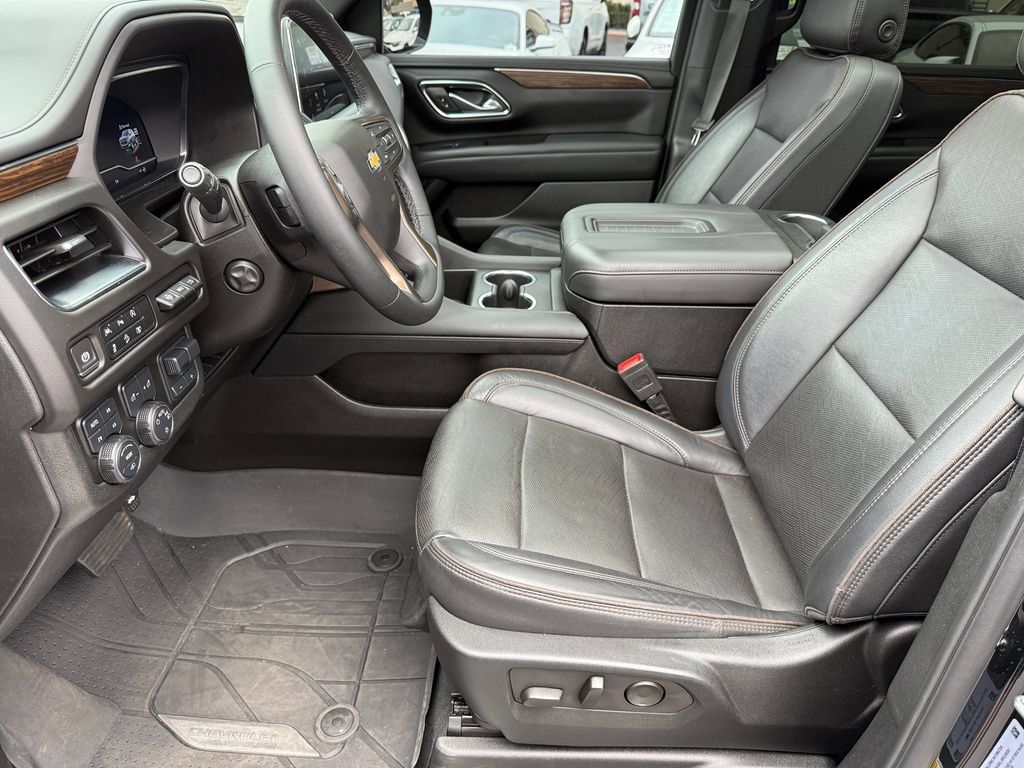 Used 2024 Chevrolet Suburban High Country AWD/4WD image 24