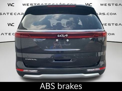 Used 2024 Kia Carnival LX image 8