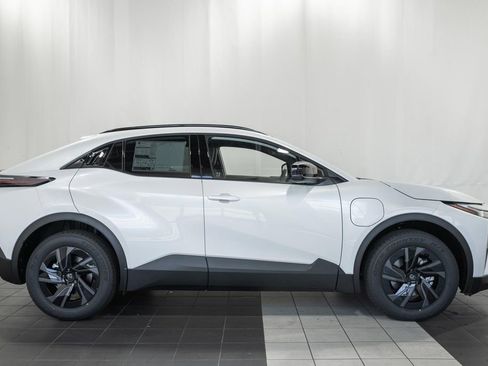 New 2026 Toyota C-HR image 3