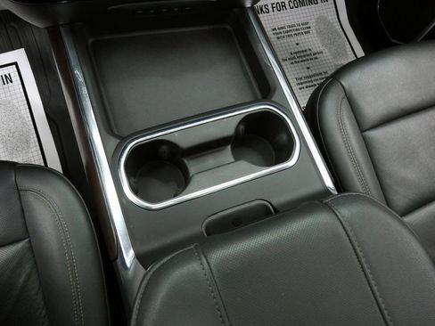 Used 2025 GMC Sierra 3500 SLT w/ SLT Premium Package image 33