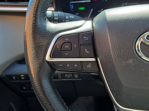 Used 2021 Toyota Sienna XLE image 21