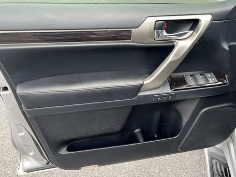 Used 2015 Lexus GX 460 w/ Navigation Package image 25