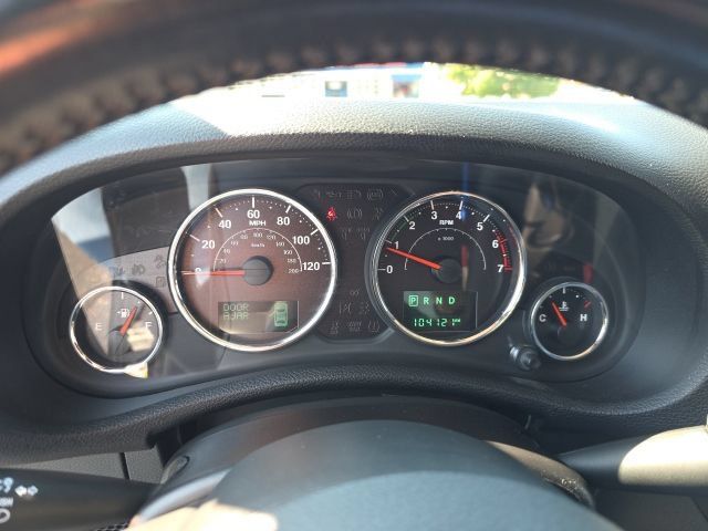 Used 2016 Jeep Wrangler Unlimited Sahara w/ Dual Top Group AWD/4WD image 17