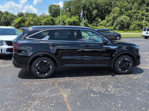 New 2026 Kia Sorento S FWD image 2