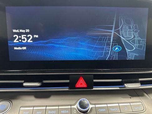 Used 2025 Hyundai Elantra SEL FWD image 26