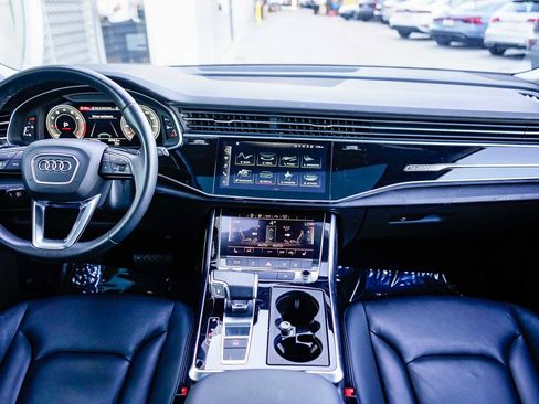 Used 2022 Audi Q7 Premium image 12