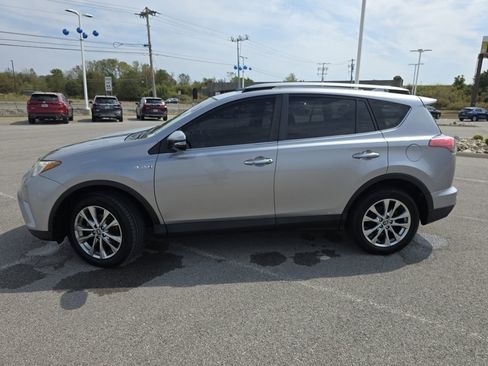 Used 2017 Toyota RAV4 Limited image 17
