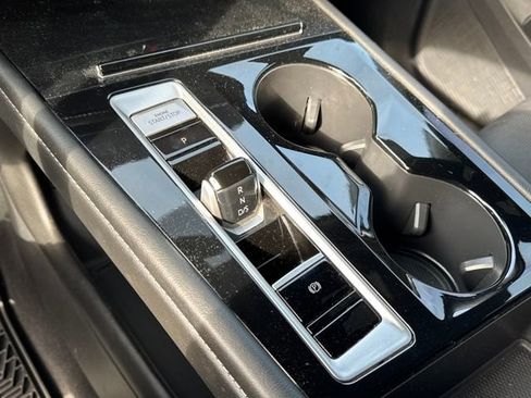 Used 2024 Volkswagen Atlas Cross Sport SE image 13