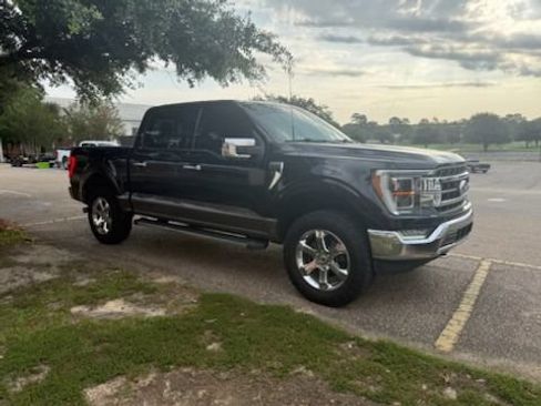 Used 2021 Ford F150 Lariat w/ Equipment Group 502A High AWD/4WD image 4