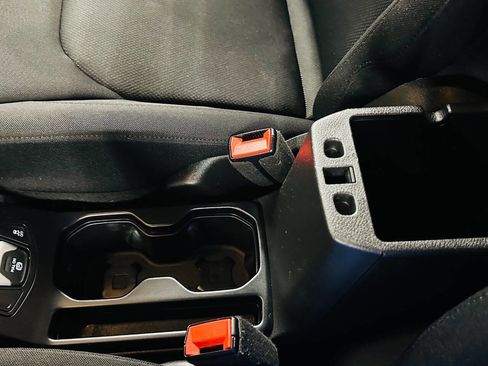 Used 2020 Jeep Renegade Sport image 15