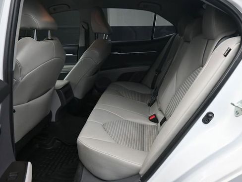 Used 2023 Toyota Camry SE image 8