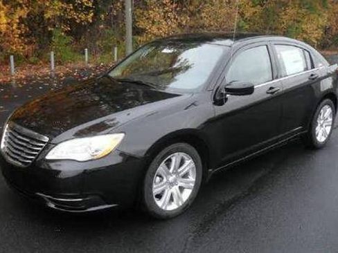 Used 2012 Chrysler 200 Touring FWD image 1