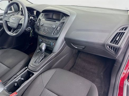 Used 2017 Ford Focus SE image 25