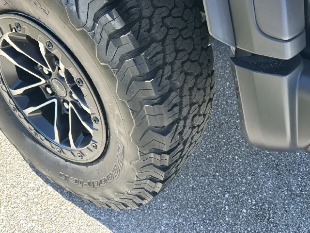 Used 2025 Jeep Wrangler Sport AWD/4WD image 11