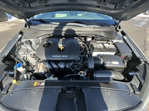 Used 2017 Hyundai Elantra SE w/ Cargo Package image 13