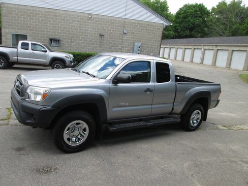Used 2014 Toyota Tacoma 4x4 Access Cab w/ Convenience Package image 3
