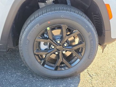 New 2026 Jeep Grand Cherokee Altitude image 5