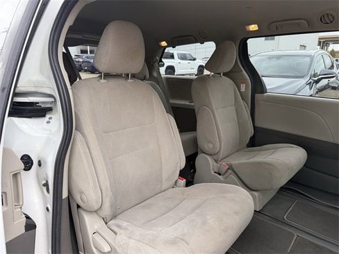 Used 2020 Toyota Sienna L image 28