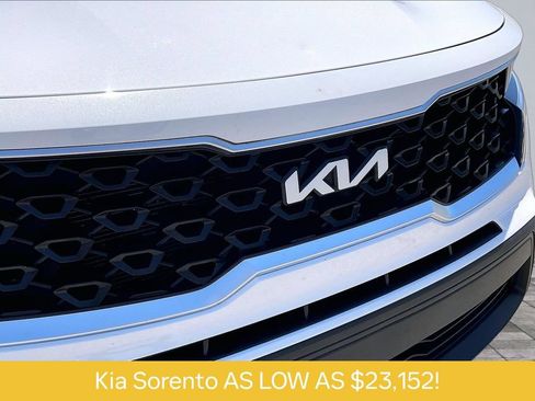Used 2023 Kia Sorento LX FWD image 28