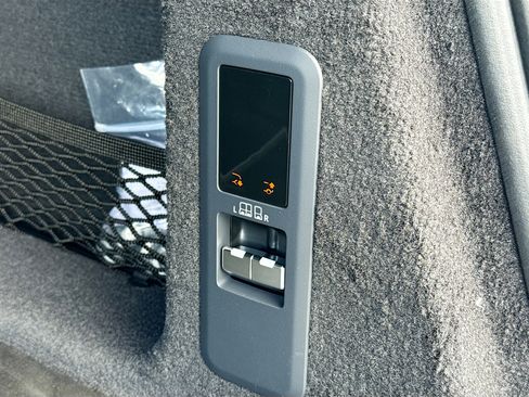 New 2026 Land Rover Range Rover Sport Dynamic SE image 13