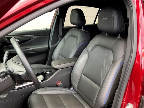 Used 2024 Buick Envista Sport Touring w/ Convenience I Package FWD image 11
