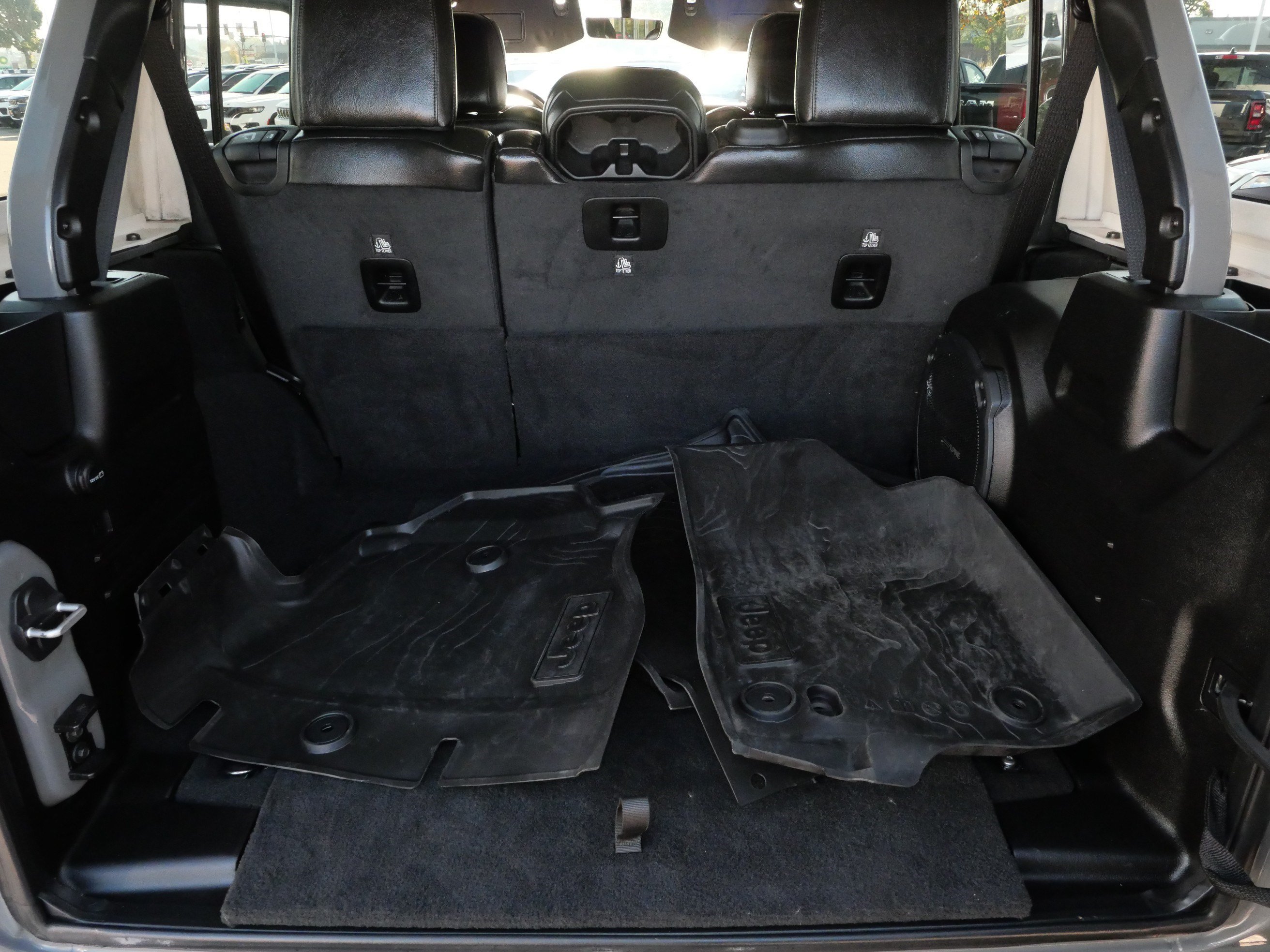 Used 2022 Jeep Wrangler Unlimited Rubicon w/ LED Lighting Group AWD/4WD image 18