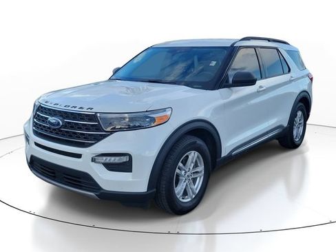 Used 2023 Ford Explorer XLT w/ Equipment Group 202A RWD image 3