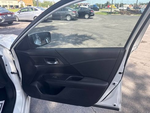 Used 2017 Honda Accord Sport image 17