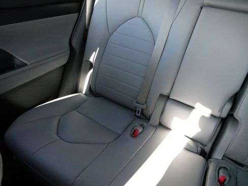 Certified 2026 Toyota Highlander XLE image 12