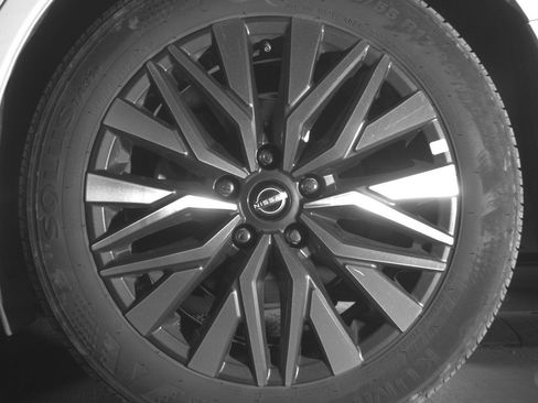 Used 2025 Nissan Altima 2.5 SV image 14