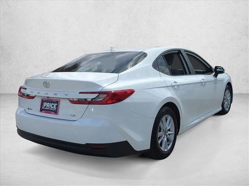 Used 2025 Toyota Camry LE FWD image 5
