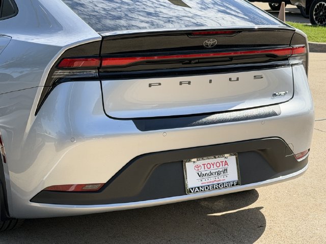 New 2027 Toyota Prius LE FWD image 6