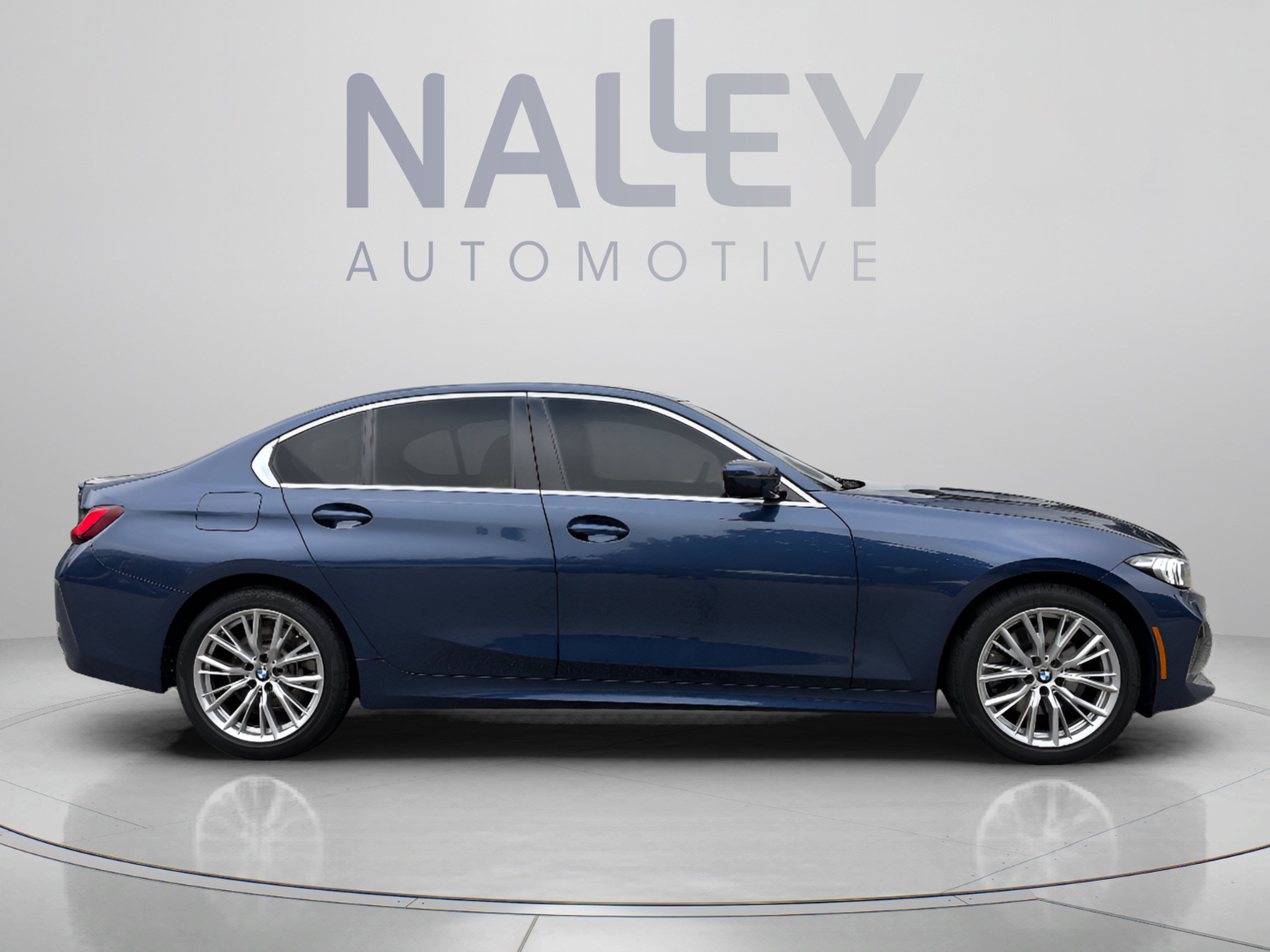 Used 2024 BMW 330i Sedan w/ Convenience Package RWD image 4
