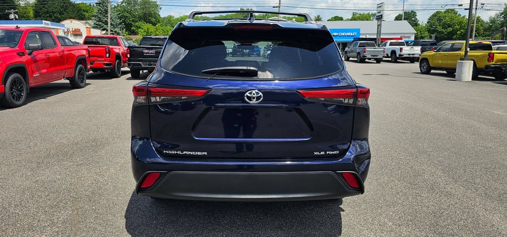 Used 2023 Toyota Highlander XLE AWD/4WD image 7