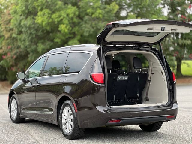 Used 2018 Chrysler Pacifica Touring-L FWD image 38