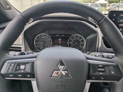 New 2026 Mitsubishi Outlander LE FWD image 24