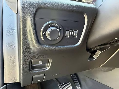 Used 2025 Jeep Grand Cherokee Altitude AWD/4WD image 12