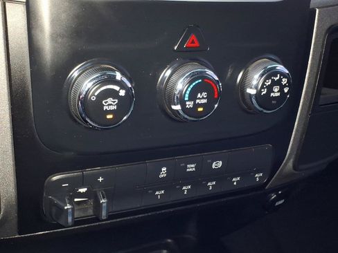 Used 2015 RAM 2500 Tradesman w/ Chrome Appearance Group AWD/4WD image 24